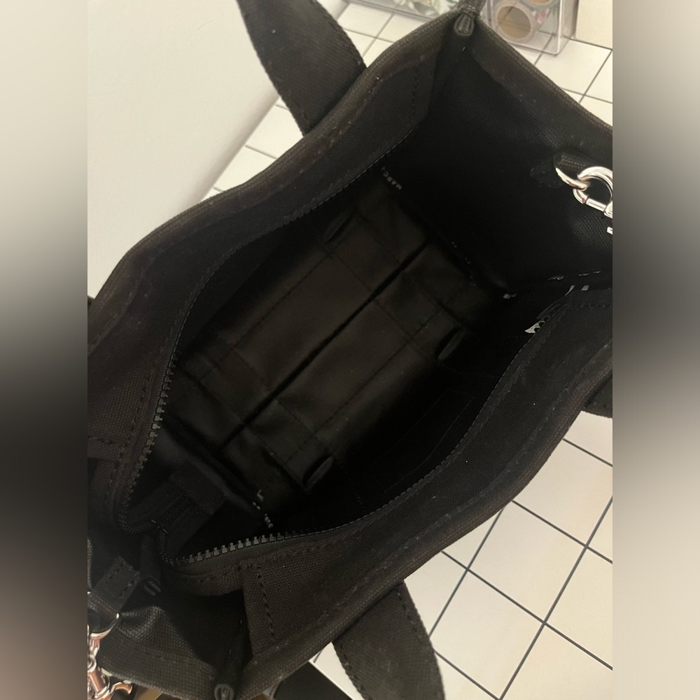 Marc Jacobs: The Tote Bag (Canvas Black & White Small) 🤍 - Picture 7 of 14